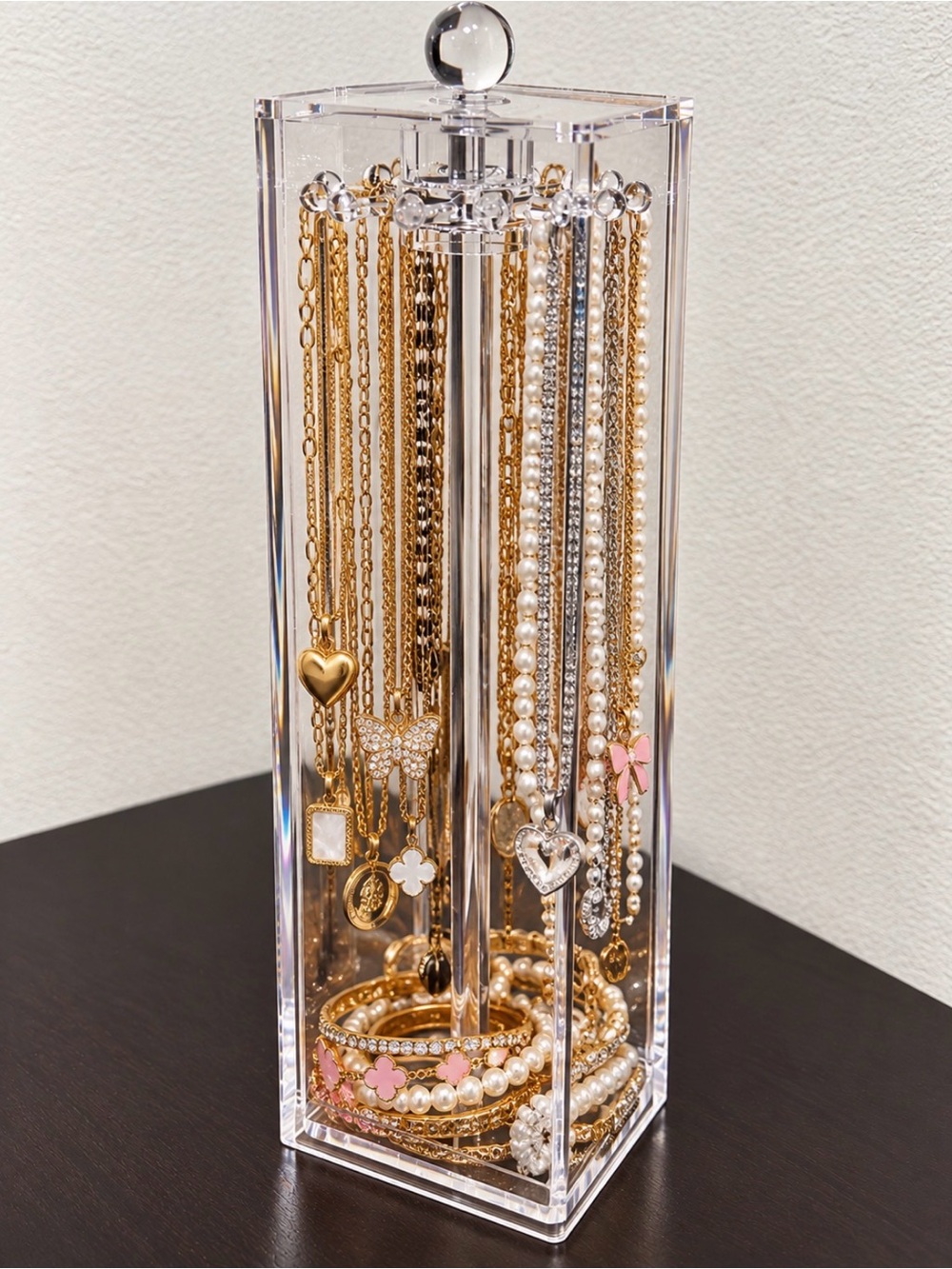 Gold and Pearl Women’s Necklace & Bracelet Set